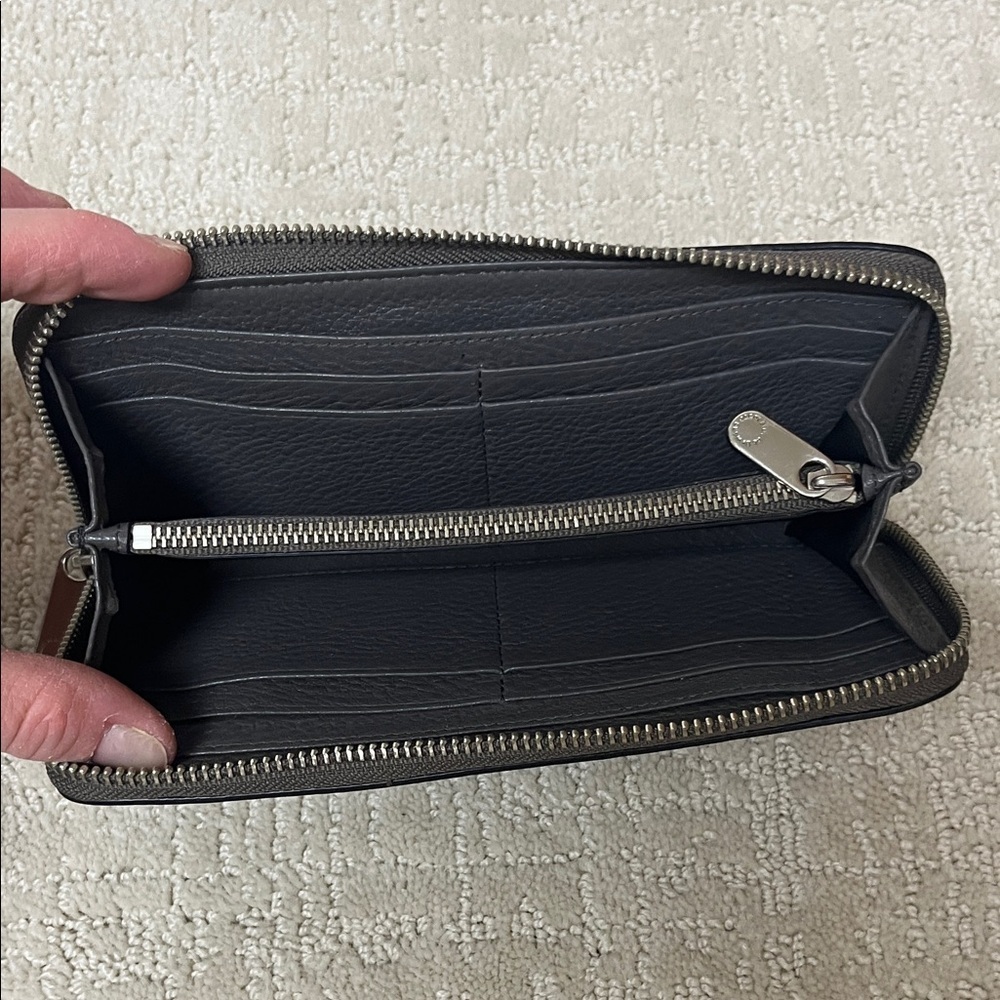 Marc by Marc Jacob’s gray Leather Wallet with Silver Logo Plate - Picture 3 of 4